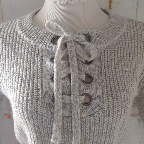 Kendall & Kylie long sleeve crew neck grommet tie detailed knit sweater/M/gray - Picture 2 of 9